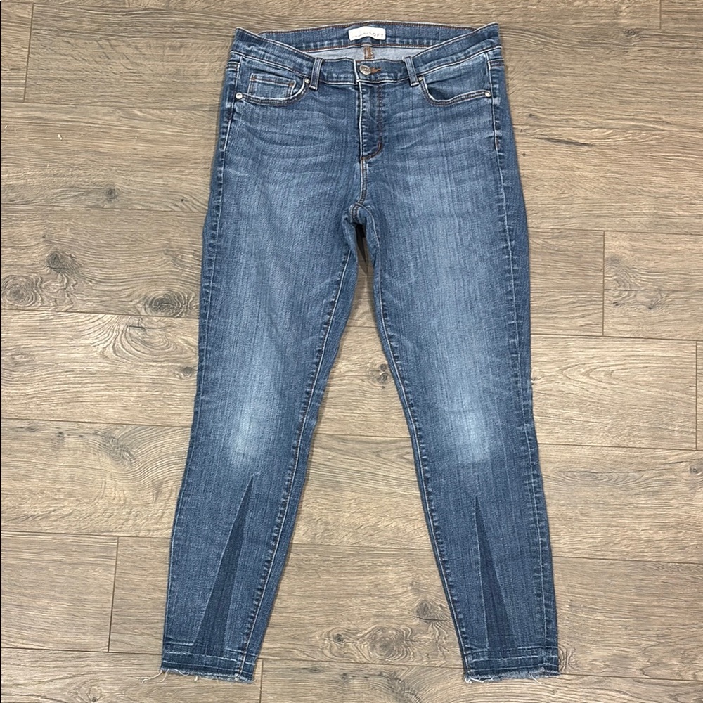 Women’s LOFT Blue Skinny Jeans with Leg Design and Mid-Rise Waist